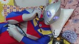 The sleeping Ultraman received a call from the monster Red King, and learned that Ozawa was attacked