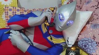 Ultraman đang ngủ thì nhận được cuộc gọi từ quái vật Red King, và được biết Ozawa đã bị quái vật tấn