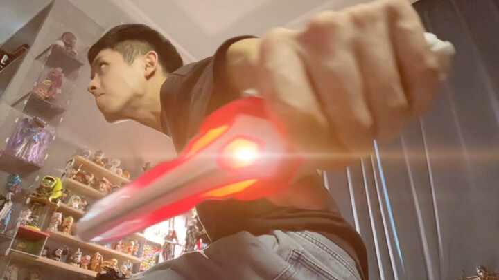 เล่นกับอุปกรณ์แปลงร่างเป็นผู้ชายจริงๆ!!! Ultraman Nexus!!