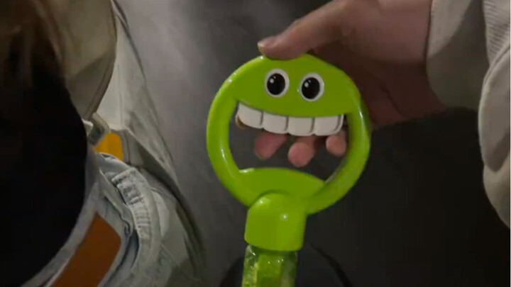 Who hasn't received a clawless bubble blower from their best friend yet! I've already totally charme