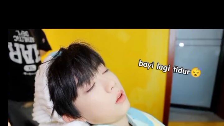 Jangan ganggu iheng lagi tidur tuh kan dikejar iheng Uming sih nakal   #chenjunming🤏 #chenyiheng🤏