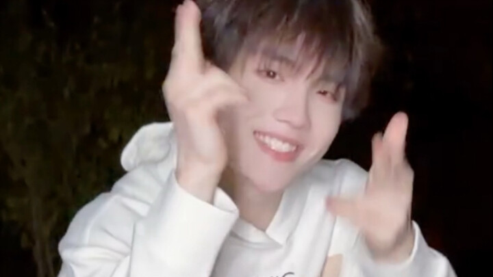 يا إلهي! سو شين هاو أفسد سباغيتي شياو تشي تشي!!! تناولها كلها! تناولها، تناولها كلها!!!