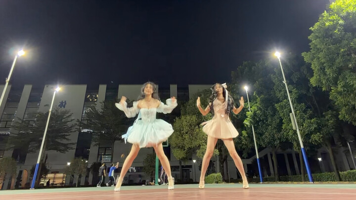 POP! Vừa xong lễ trưởng thành, vội vàng quay một đoạn trước khi vào ca tự học buổi tối.