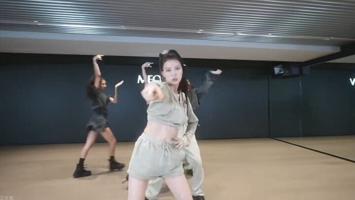 Narin always designs unique moves for her own parts—such amazing expressiveness! Is she really a roo