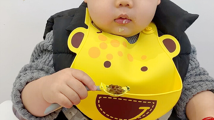 Tou Ge’s two years old means he’s way too smart to be fooled anymore…