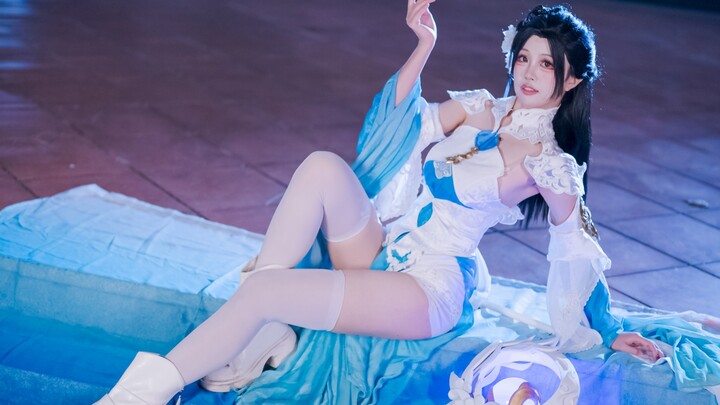 White-silk long legs deliver a gentle knockout in “Falling Flowers’ Love” | A Dream in Jianghu: Yunm