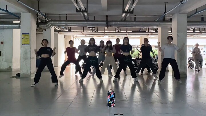 Masks and other painstaking works that were not able to be performed on stage due to pressure from v