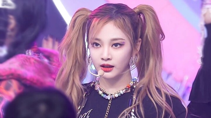 Ningning’s stage presence has already reached the NEXT LEVEL—plus YouTube comment translations.