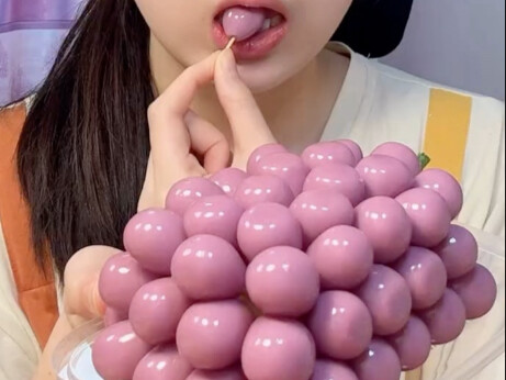Spending a fortune on this milky, juicy Lucu grapes…