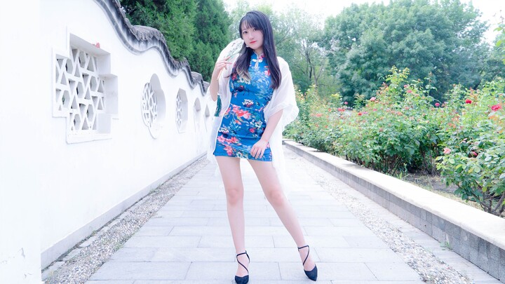 Looking back [vertical screen] Cheongsam beauty | May I ask if you are destined to be with me?