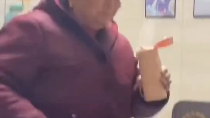 Hàm răng khuyết đang tấn công hàm răng khuyết