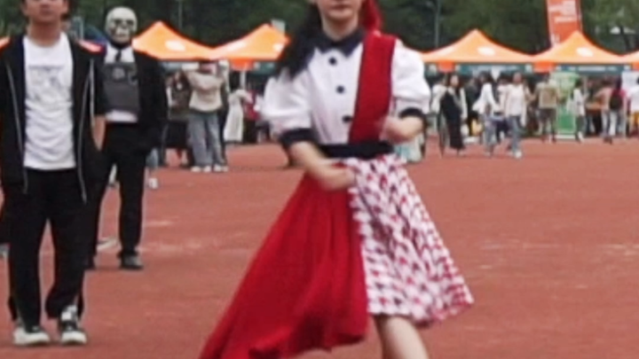 虽然划水但是苏格兰裙（？）转起来真的很好看