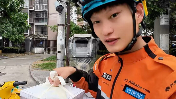 What should you keep in mind when delivering a cake?