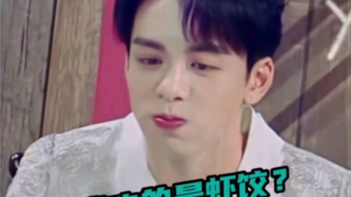 Coba tebak, apa yang sedang dipikirkan si mata besar asli Guangdong dalam beberapa detik ini? Zeng S