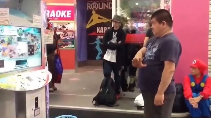 One look and you know it’s pure otaku vibes!