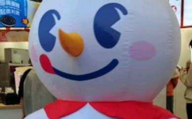 Social Butterfly Snow King vs. Socially Anxious Snow King