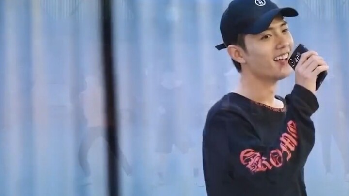 Xiao Zhan's dance practice video without makeup: His looks really hold up! The serious young man is 