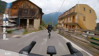 أعلم أنني يجب أن أنتفض وأنهض، لكن شعوري العميق بالعجز يمنعني من الحركة، وكأن العالم بأكمله قد سحقني.