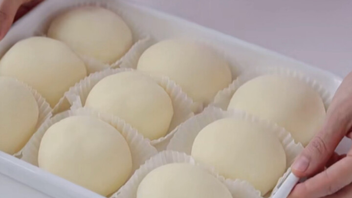 Making the Popular Dessert Snowy Mochi.