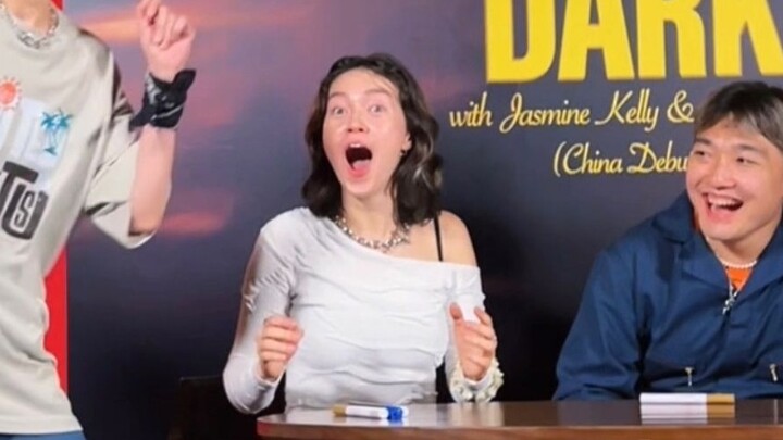 Akhirnya menari di depan penyanyi aslinya 😍Menari dalam kegelapan!