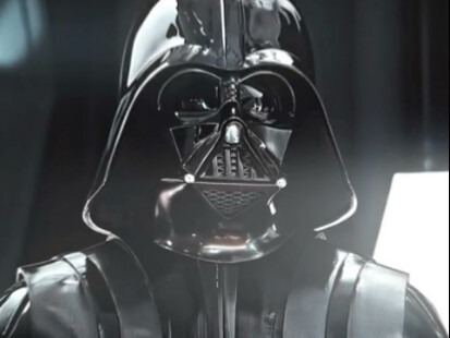 Sir Alex doesn’t say a word—only waiting for the moment he raises his hand.