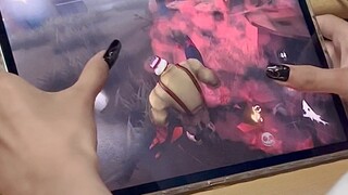When your roommate wants to play Identity V...