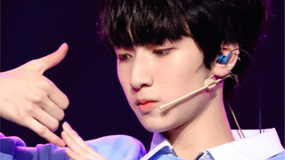 طفل في سن الـ13، في مرحلة تبديل الأسنان، معجب محبوب، بعد خلع ضرسه، لا يزال يُجَرُّ لتسجيل بث تجاري؟!