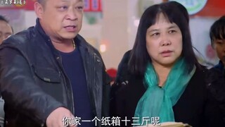 男人怒气冲冲去退货，三十斤的蔬菜纸箱就十三斤，小商贩这下惨了