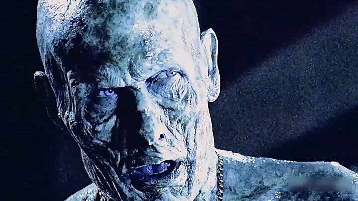 พวกราชันแวมไพร์ที่เพิ่งถูกปลุกให้ตื่น ฟื้นพลังเต็มที่ภายในไม่กี่ชั่วโมงหลังเสียบสายให้เลือด!