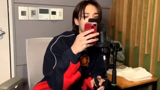 Hyunjin singing ICE CREAM! ❤️🥲