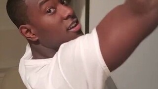 The father was full of confidence in teaching his son to do pull-ups, but his son easily surpassed h