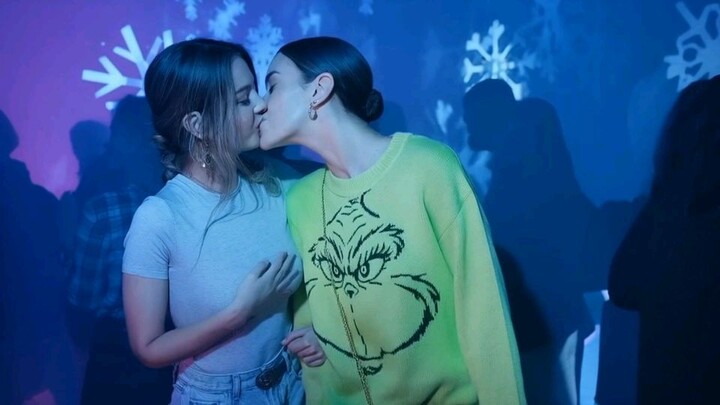 Lesbian kissing