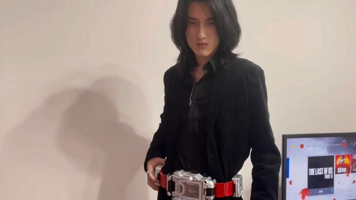 ดาบของคาเมนไรเดอร์มีความสง่างามและเหนือกาลเวลา