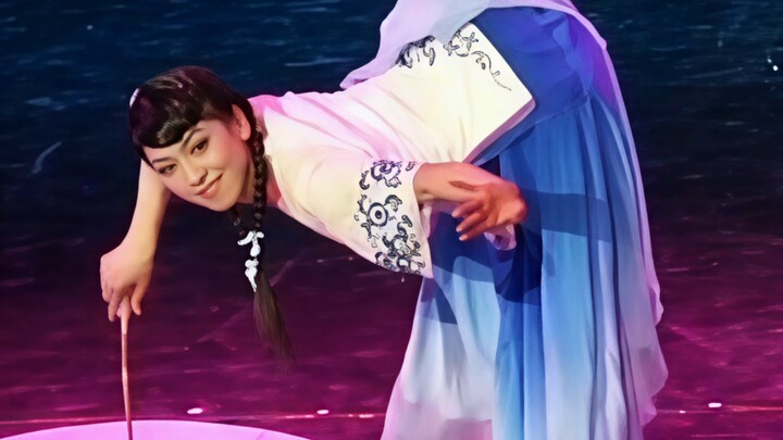 Tang Shiyi, a master of technique! Those three graceful waist spins are truly breathtaking!
