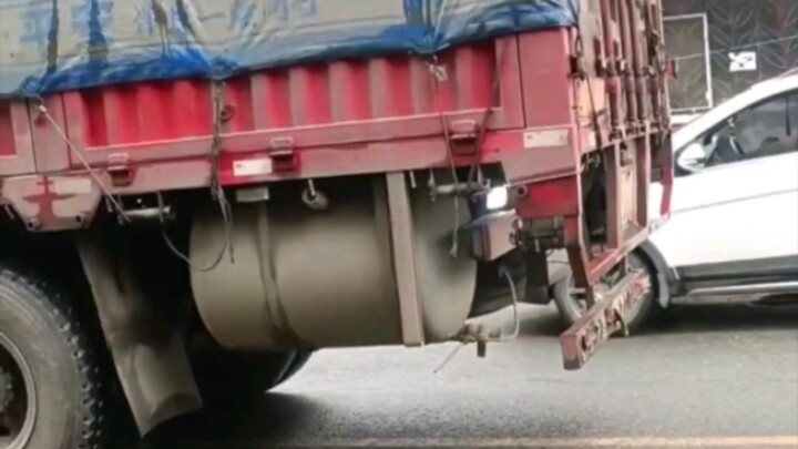 تراجع، تراجع، تراجع... تراجع للخلف، هاهاها 😄😄