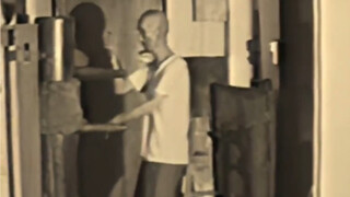The real footage of Ip Man piling in 1972, he was thin and only 163cm tall.