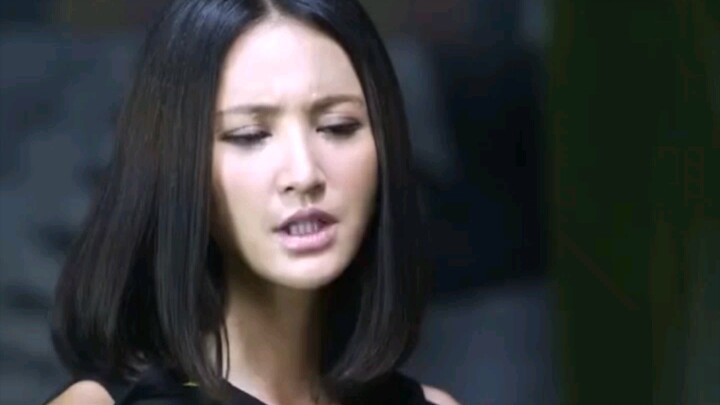 Pemuda ini mengira menderita penyakit mematikan, ternyata lensa kontaknya terpasang terbalik.