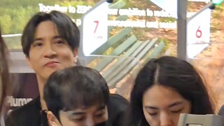 家人们谁懂啊 人在悉尼 下楼买菜偶遇薛之谦了 他是不是昨晚开演唱会来着 我跟朋友蓬头垢面的拖着小推车