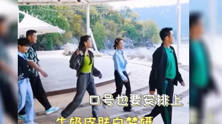 Angelababy & Zhou Shen: Bai Mengyan with milky-white skin! Bai Lu is literally screaming for help ov