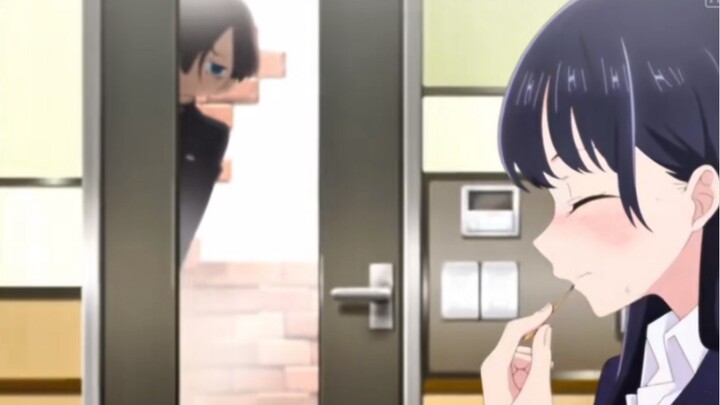 Mengintip cewek yang dia suka?