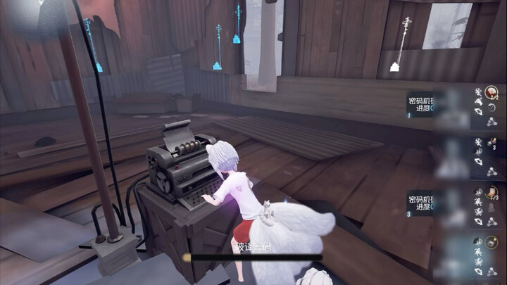 ผีเสื้อแดงตัวหนึ่งบินผ่านมาแล้วก็บินเข้ามาเลย