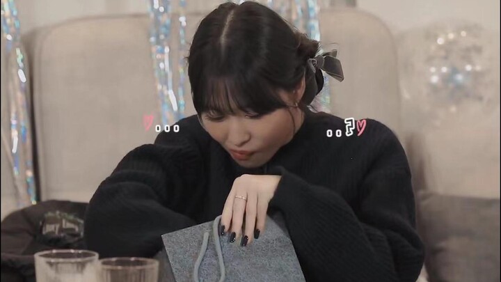 ممم... من المؤكد أن هناك أشخاص سيعشقون فرقة TWICE بعد مشاهدة هذا الفيديو!