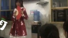 [Gửi mặt trăng] Vào ngày Nhà giáo, tôi đã nhảy lên mặt trăng trước mặt toàn thể giáo viên và một số 
