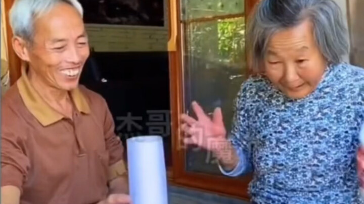 Jagoan ada di kalangan rakyat, trik menghilangkan koin ala kakek!