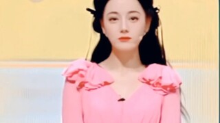Giúp tôi với, cách cô ấy ăn lén lút thực sự là đẳng cấp thế giới. Tôi muốn nuôi một con quá.