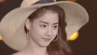 T台走秀，气场十足女神范