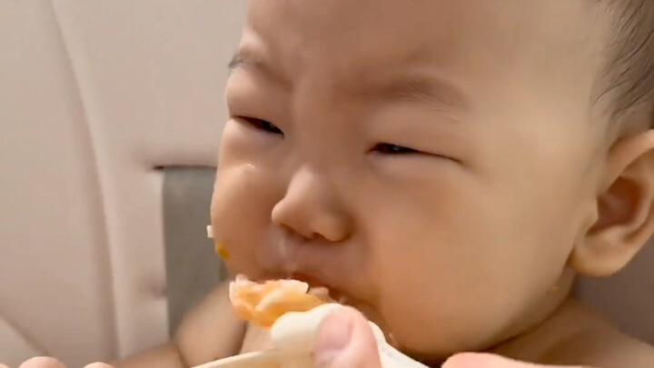 ครั้งแรกที่เห็นเด็กเล็กขนาดนี้มีเรื่องที่ยากจะพูดออกมาได้ ฮ่าฮ่าฮ่า!