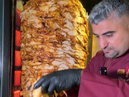 Truyền kỳ Shawarma đã bước vào đời thực!