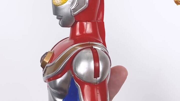 Bagaimana kualitas Ultraman yang memancarkan suara dan bercahaya setinggi 26cm yang disebut "super" 
