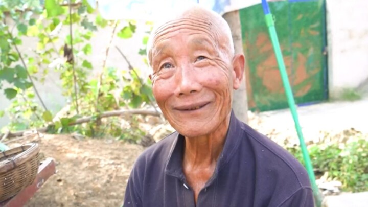 คุณปู่ซ่อนมันฝรั่งไว้ ฉันช่วยคุณปู่นำมันฝรั่งไปขาย